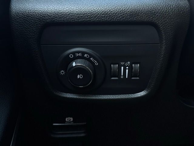 2022 JEEP GRAND CHEROKEE - Image 30