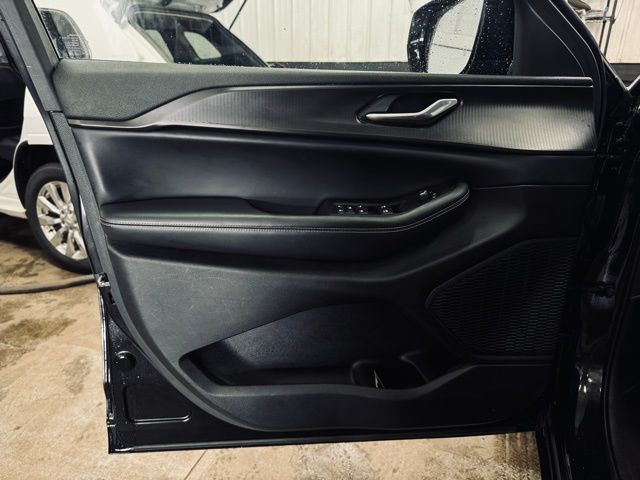 2023 JEEP GRAND CHEROKEE - Image 12