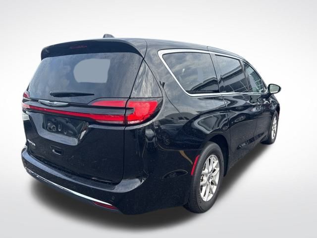 2024 Chrysler Pacifica Touring L photo 3