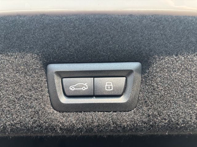 2025 BMW 740I - Image 8