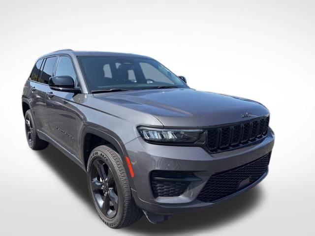 2023 Jeep Grand Cherokee Altitude photo 2