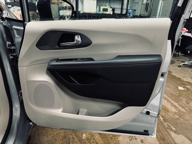 2024 CHRYSLER PACIFICA - Image 15