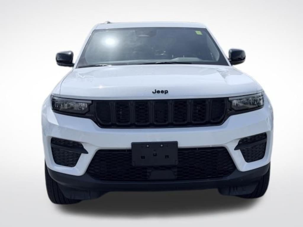 Used 2025 Jeep Grand Cherokee Laredo SUV