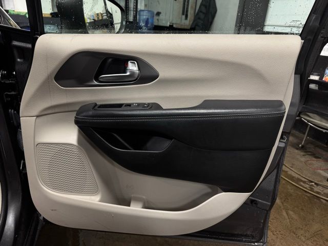 2022 CHRYSLER PACIFICA - Image 15