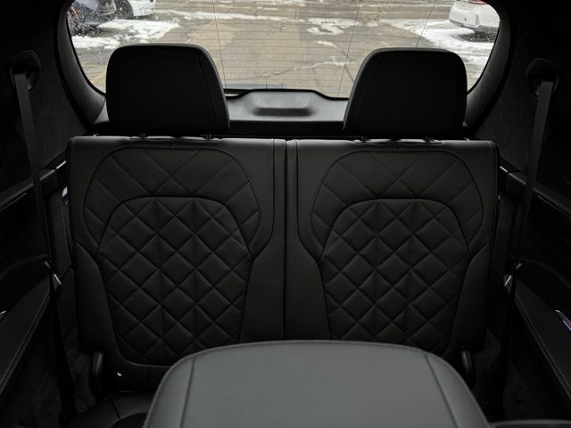 2026 BMW X7 - Image 27