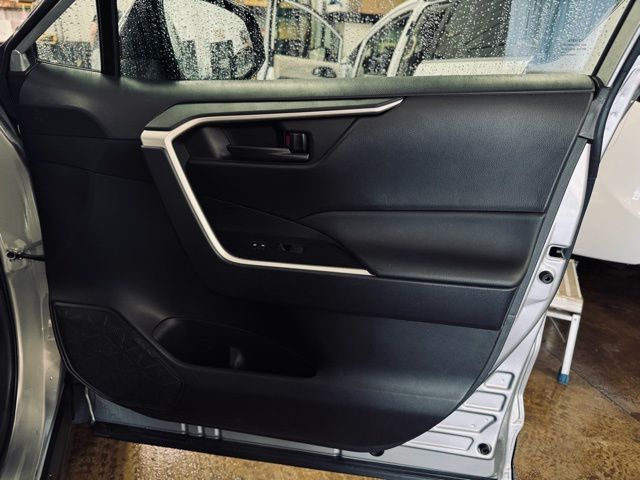 2025 TOYOTA RAV4 - Image 12