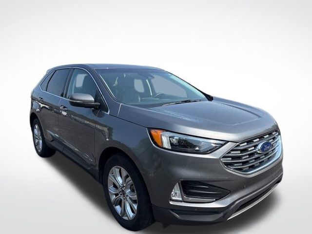 2024 Ford Edge Titanium photo 3