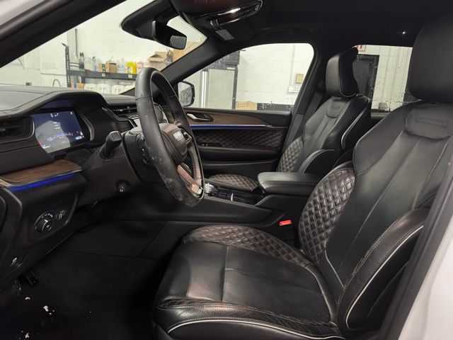 2025 JEEP GRAND CHEROKEE - Image 16