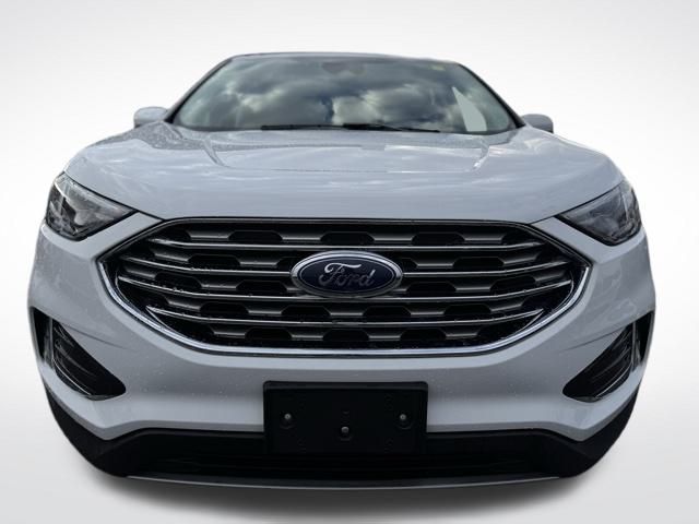 2022 Ford Edge SEL photo 2