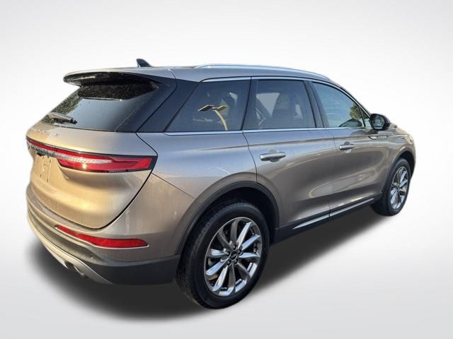 2021 Lincoln Corsair Standard photo 4