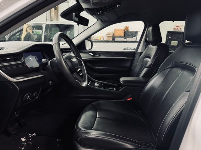 2023 JEEP GRAND CHEROKEE L - Image 17