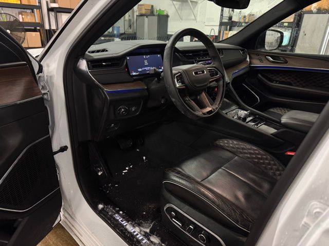 2025 JEEP GRAND CHEROKEE - Image 17