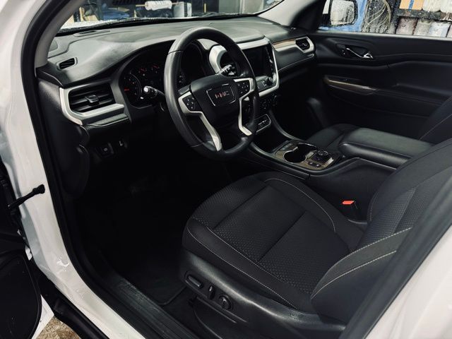 2023 GMC ACADIA - Image 18