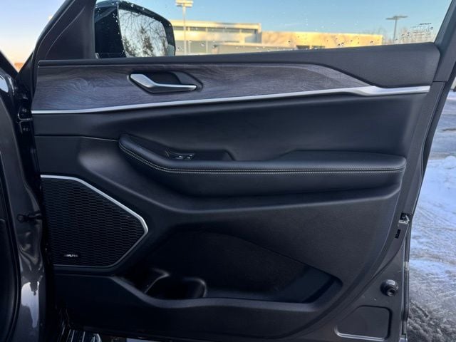 2022 JEEP GRAND CHEROKEE - Image 16