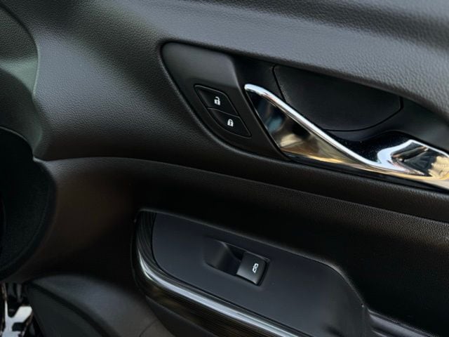 2023 GMC ACADIA - Image 17