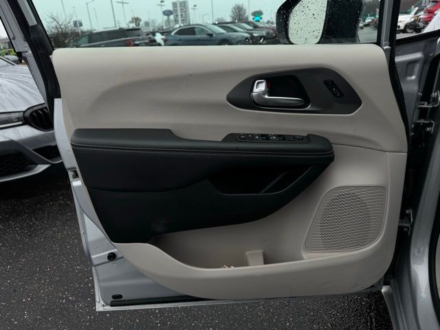 2024 CHRYSLER PACIFICA - Image 11