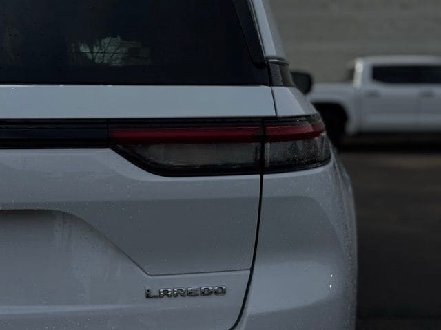2023 JEEP GRAND CHEROKEE - Image 9