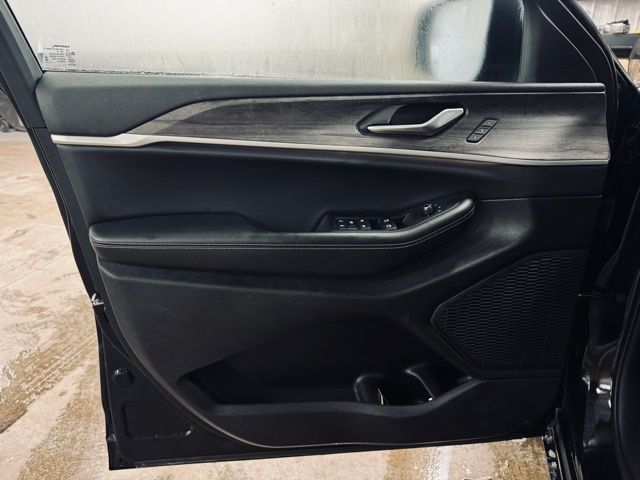 2025 JEEP GRAND CHEROKEE - Image 12