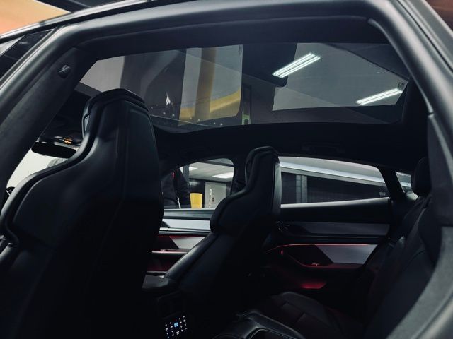 2020 PORSCHE TAYCAN - Image 22