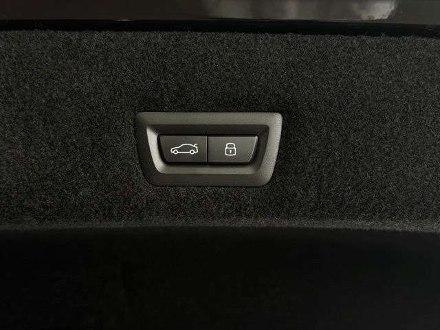 2025 BMW 750E - Image 9