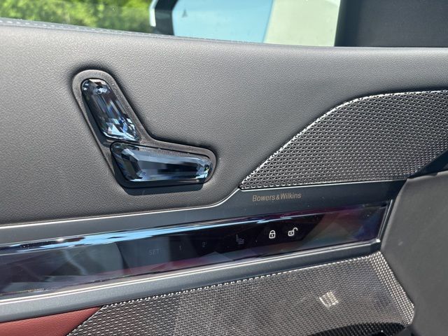 2025 BMW 740I - Image 10