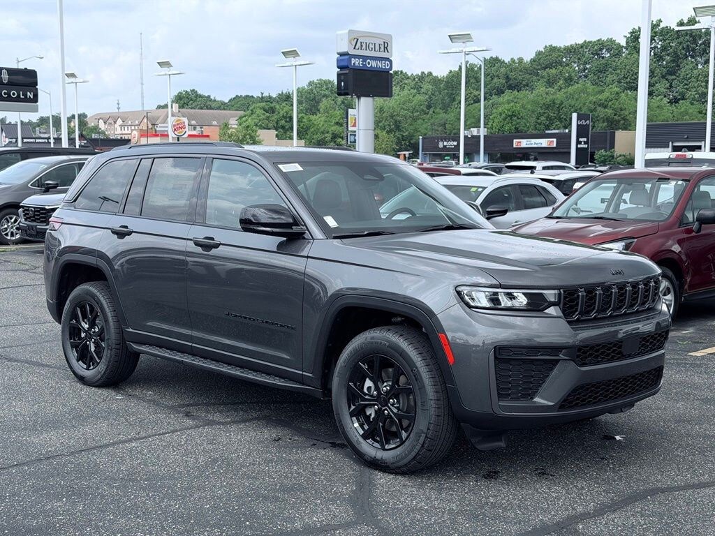New 2026 Jeep Grand Cherokee Laredo SUV