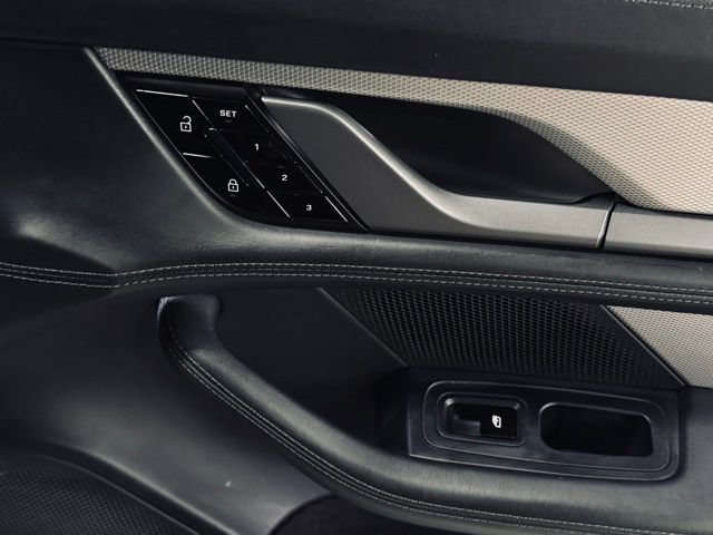 2020 PORSCHE TAYCAN - Image 16