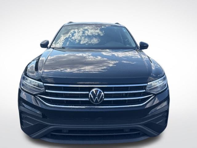 2022 Volkswagen Tiguan S photo 2