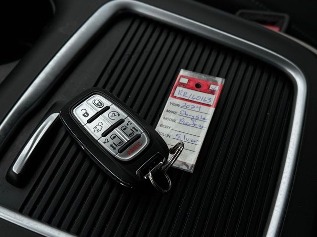 2024 CHRYSLER PACIFICA - Image 37