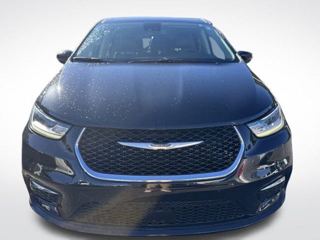 2024 Chrysler Pacifica Touring L photo 2