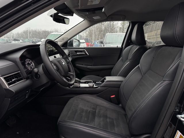 2025 MITSUBISHI OUTLANDER - Image 17