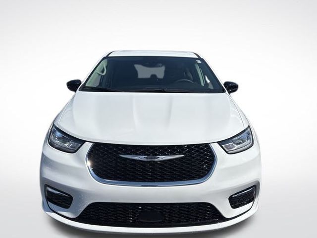 2024 Chrysler Pacifica Touring L photo 2
