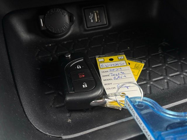 2024 TOYOTA RAV4 - Image 32