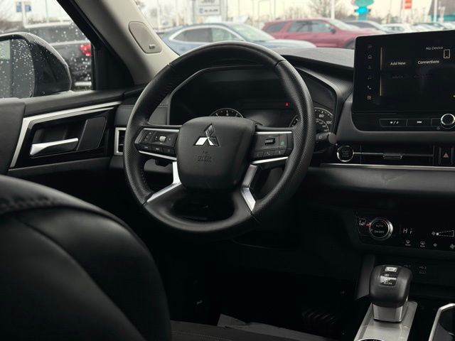 2025 MITSUBISHI OUTLANDER - Image 24