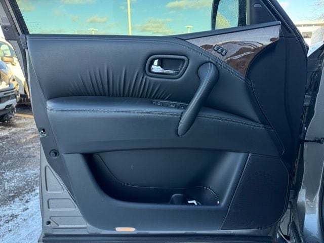 2016 INFINITI QX80 - Image 14