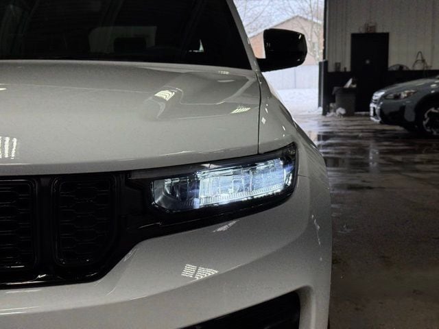 2023 JEEP GRAND CHEROKEE - Image 3