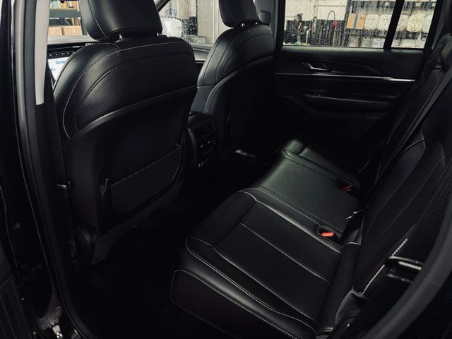 2023 JEEP GRAND CHEROKEE - Image 19