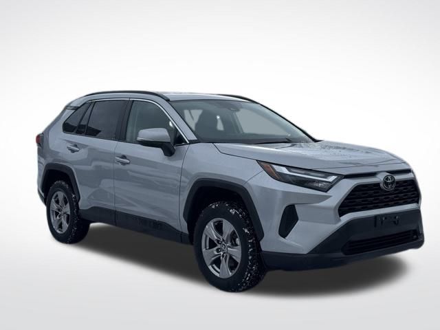 2024 Toyota RAV4 XLE photo 3