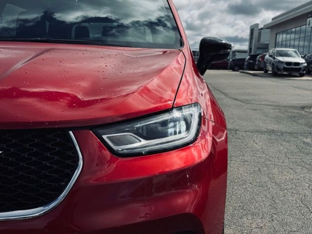 Used 2025 Chrysler Pacifica Select Van Passenger Van