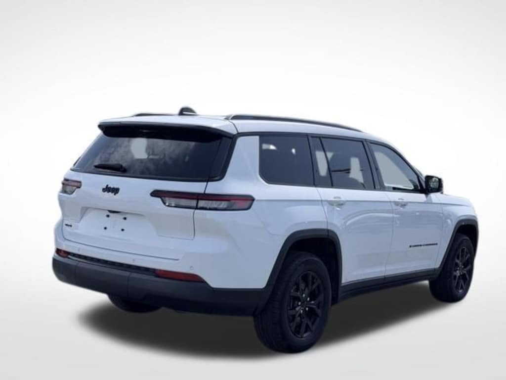 Used 2024 Jeep Grand Cherokee L Laredo SUV