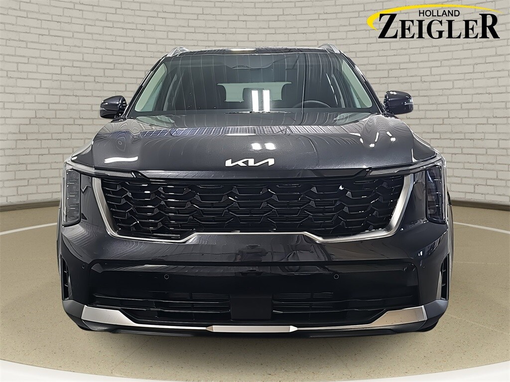 2025 Kia Sorento S photo 2