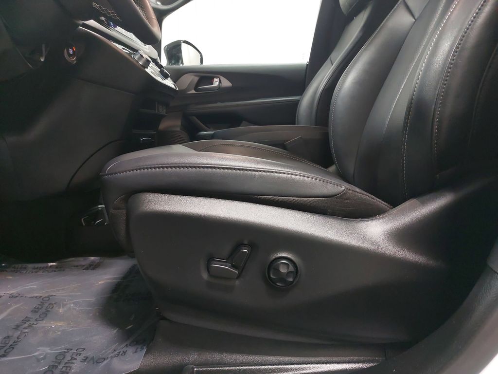 2025 CHRYSLER PACIFICA - Image 31