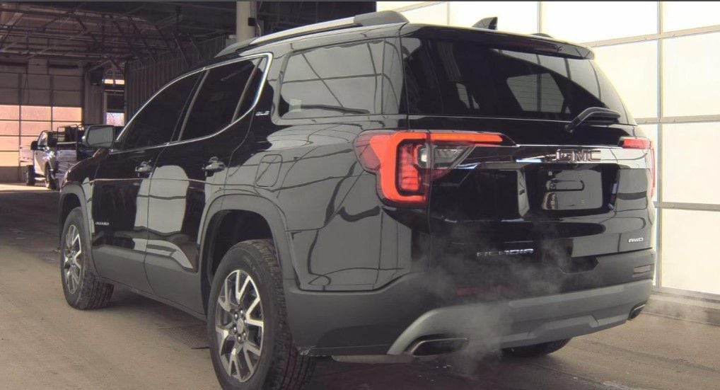 2023 GMC ACADIA - Image 8