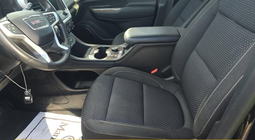 2023 GMC ACADIA - Image 10