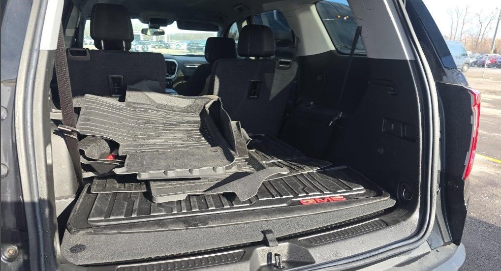 2023 GMC ACADIA - Image 19