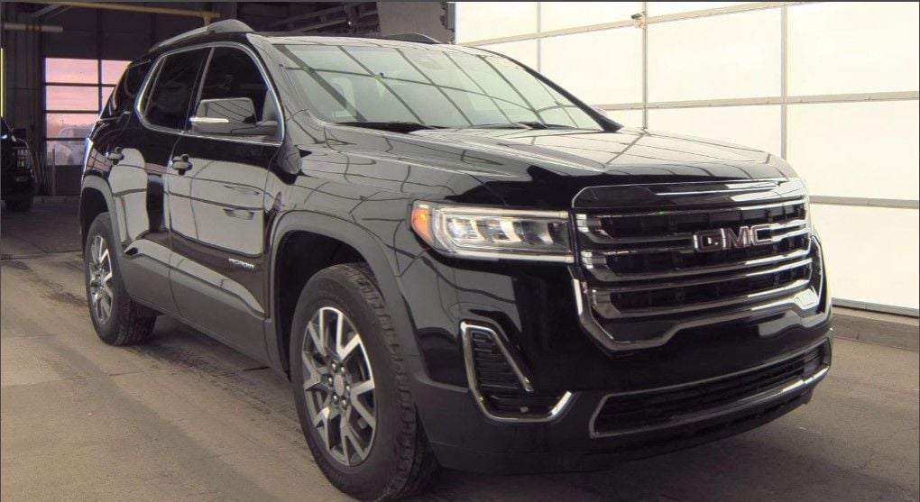 2023 GMC ACADIA - Image 4