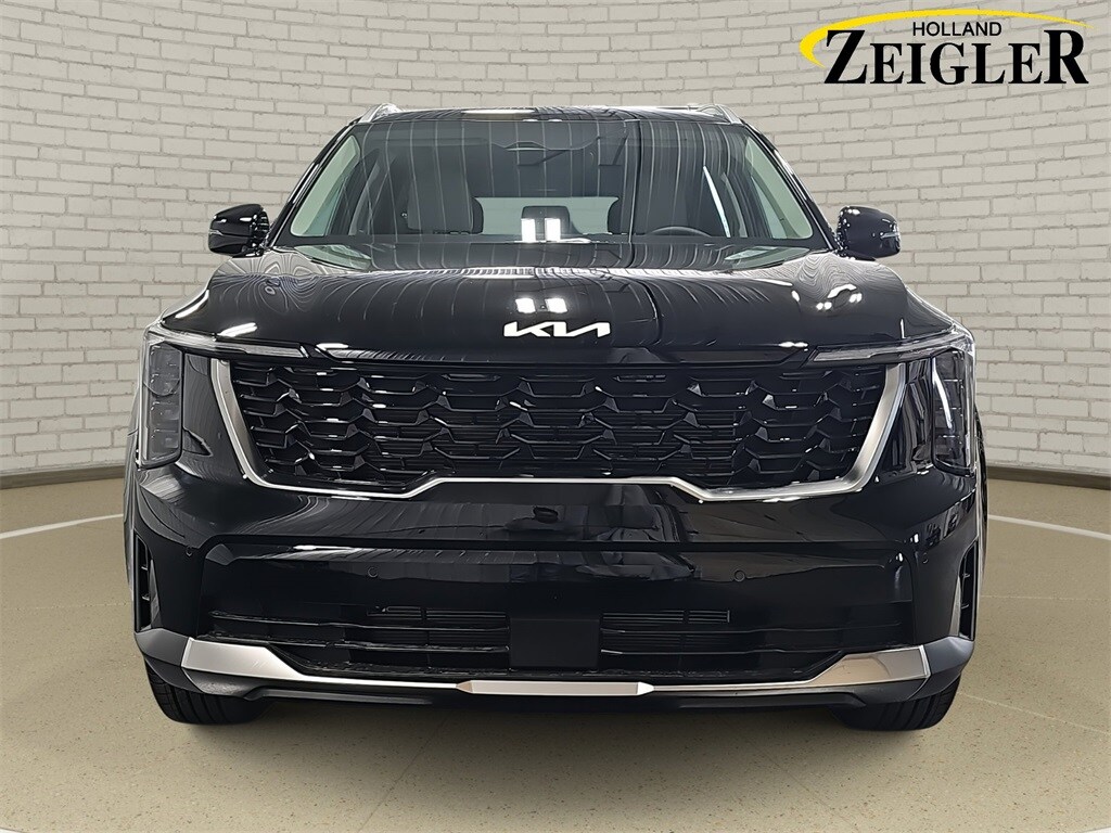 2025 Kia Sorento S photo 2
