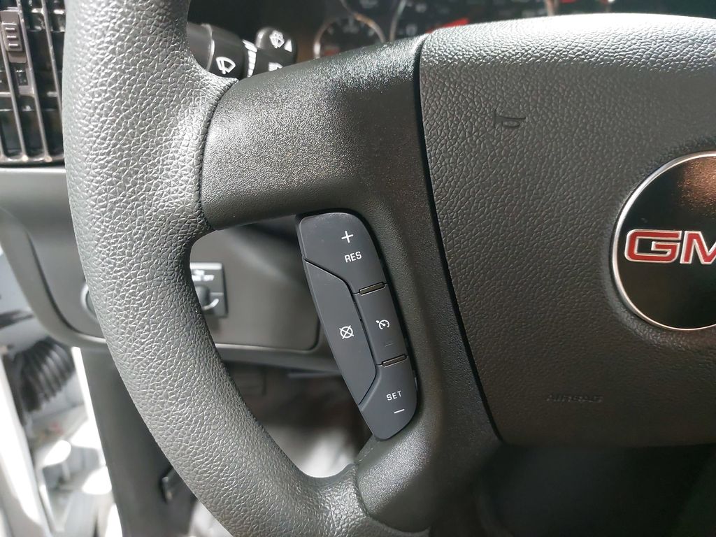 2024 GMC SAVANA - Image 16