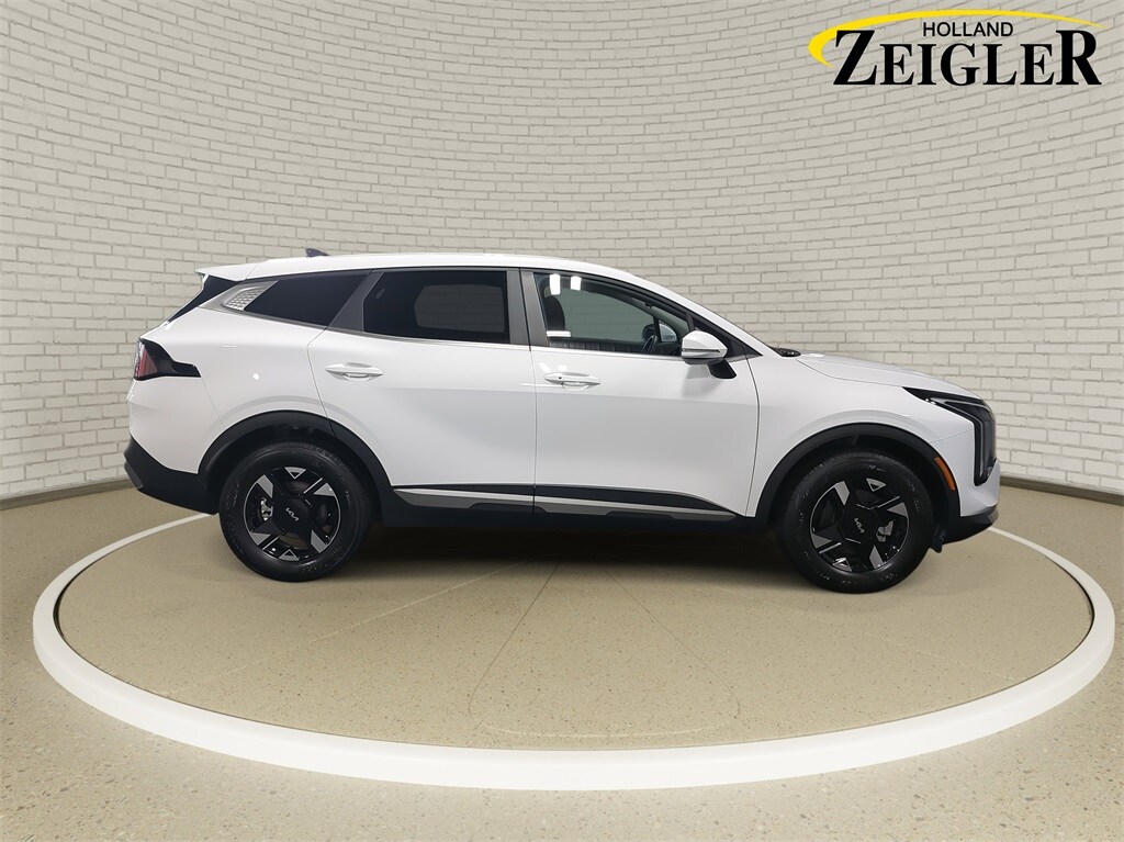 2026 Kia Sportage LX photo 3