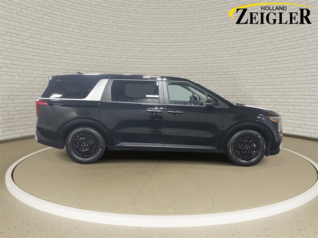 2026 Kia Carnival LXS photo 4